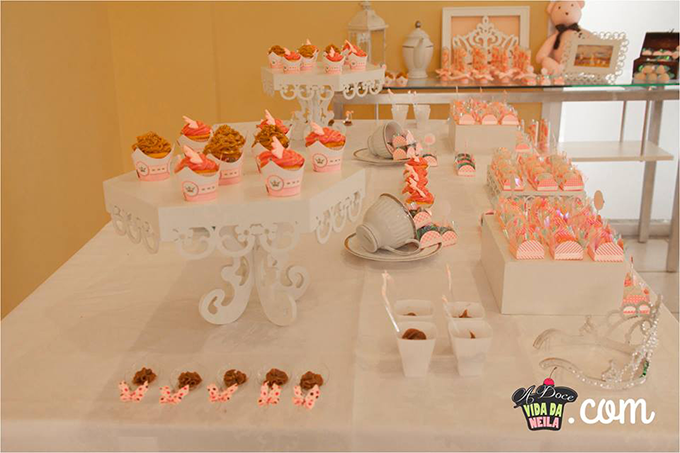 Decoração de chá de bebê: tons de rosa e salmão