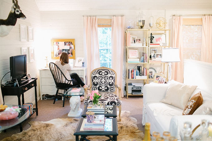 Seu home office na sala de estar: uma inspiração real