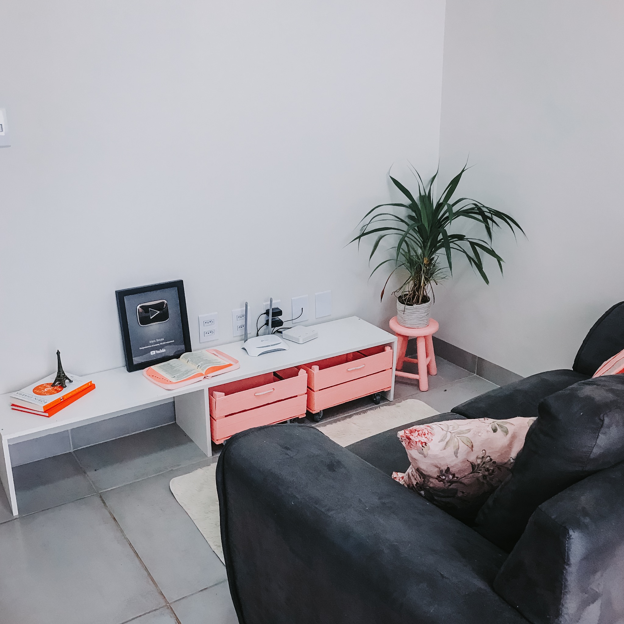 DIY – Rack baratinho com caixotes de feira – Decoração da sala #1