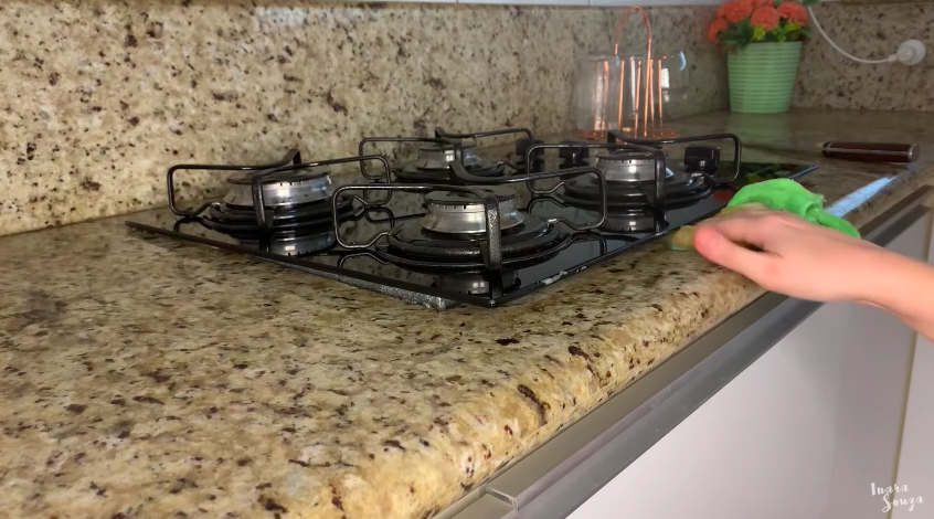 10 lugares que você esquece de limpar em casa